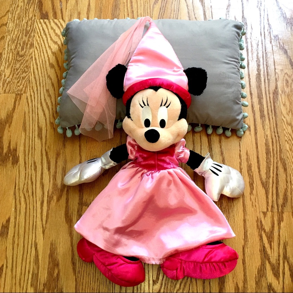 Disneyland Minnie Mouse Medieval Princess Plush